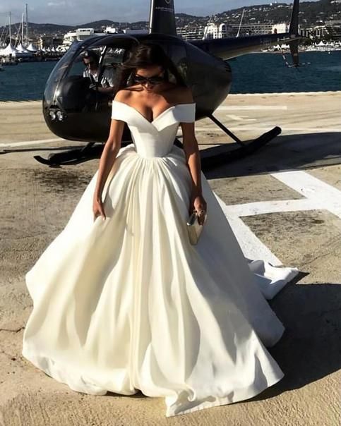 Custom Made Elegant Lace Huge Ballgown Wedding Dress With V Neck And Full  Sleeves Perfect For Church Bridal Events From Manweisi, $179.12 | DHgate.Com